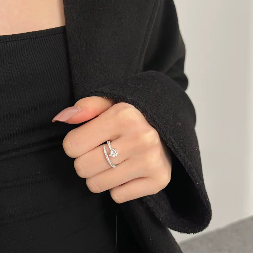“Vera” Ring